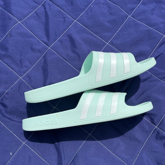 Adidas women’s size 9 slides - Picture 4 of 5